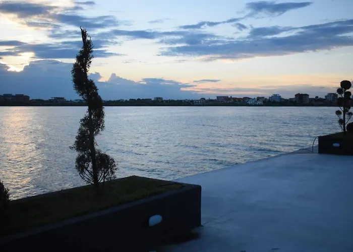 Daire By The With A View Mamaia